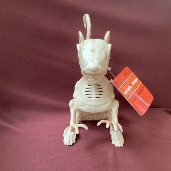Spooky Village Animal Skeleton New With Tag 7.25” x 7” x 3” (approximate) - Picture 3 of 8